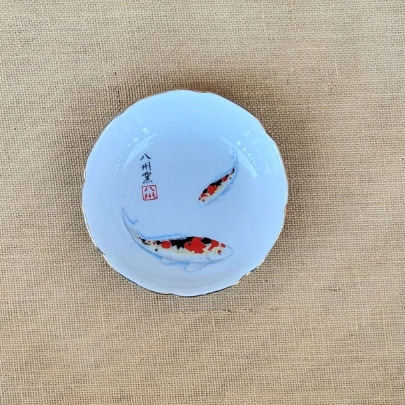 Vintage Japanese Flower-Shaped Bowl With Koi Fish Gold Trim Marked Hasshu-Gama - Picture 2 of 16